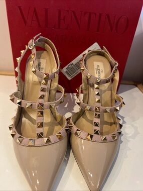 Women Valentino Stud Beige Heels Size 38.5 USA 8.5 Ankle Strap $1,070 Italy